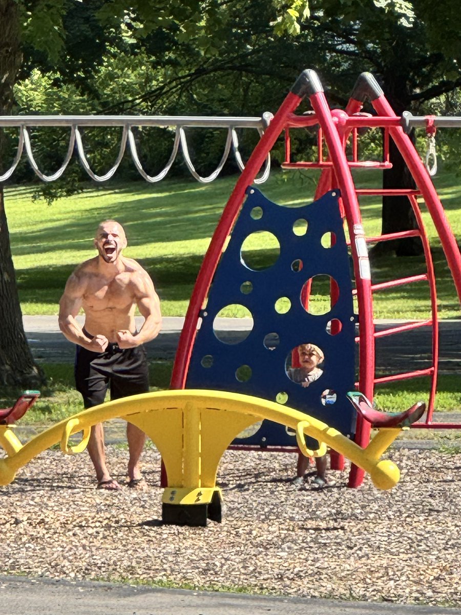 HaleyGaglione's tweet image. Shirtless man sighting 👀 @LiftWithChrist