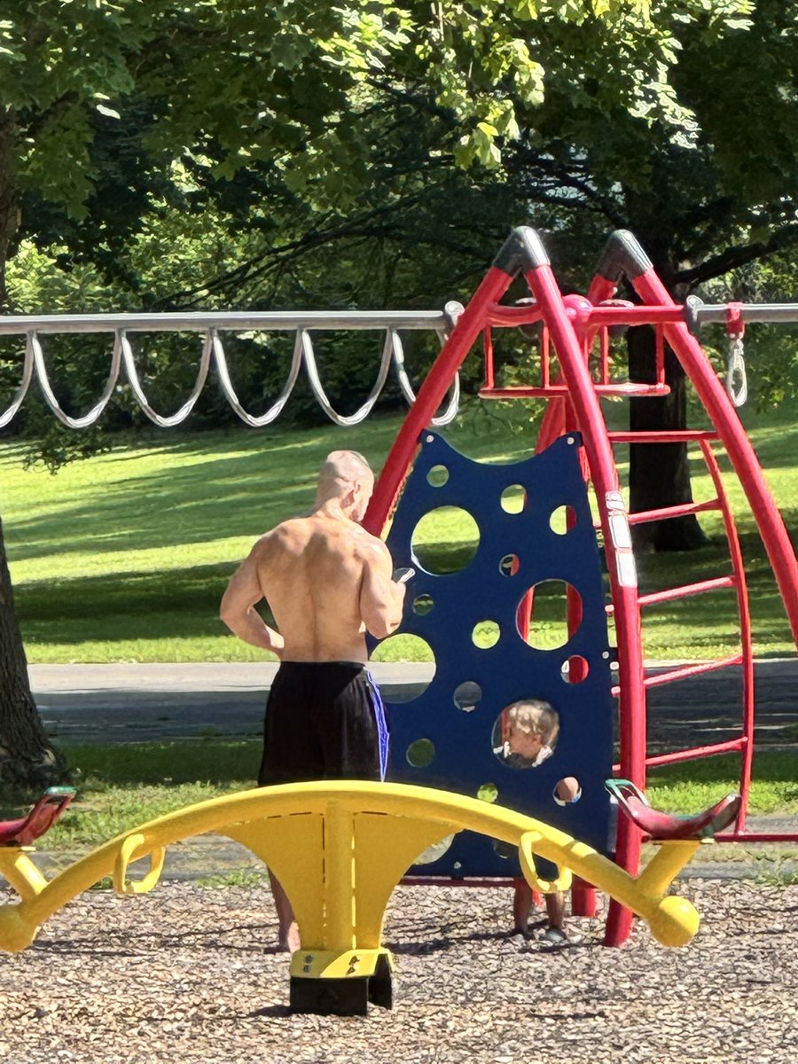 HaleyGaglione's tweet image. Shirtless man sighting 👀 @LiftWithChrist