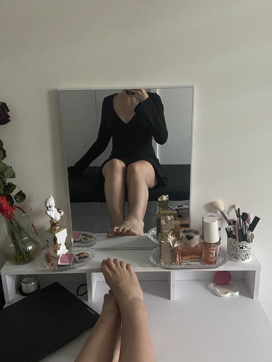 Przydaj się do czegoś i waruj w gotowości kundlu. To jedyne co zrobisz pożytecznego w swoim psim życiu. 

Findom femdom paypig humanatm