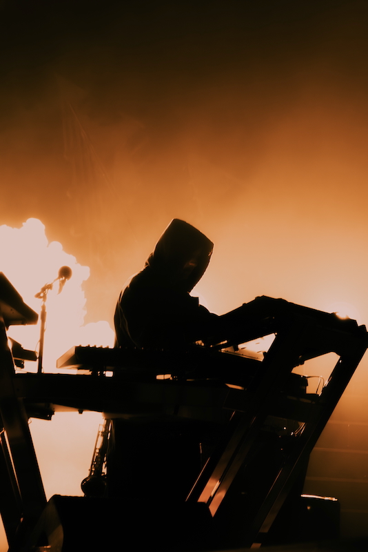 Last night, <a href="/therealmikedean/">MIKE DEAN! #MWA</a> played <a href="/RogersCentre/">Rogers Centre</a> on tour with <a href="/theweeknd/">Abel Tesfaye</a> - QRO photos: qromag.com/mike-dean-toro…