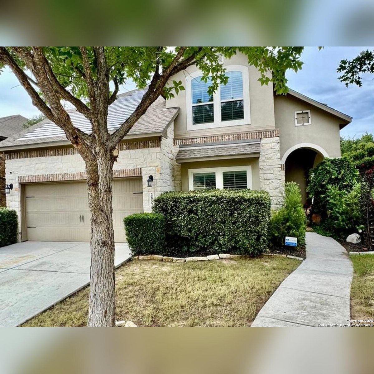 MediaBoost5's tweet photo. I SHINE LIKE A MODEL HOME! Single Residential | 4 bedrooms | 2.5 bathrooms | 2675 sq. ft. | 0.25 acres |  MLS 1883746. BACK YARD MAKES YOU FEEL LIKE YOU IN THE COUNTRY! Call Christa  Lindsey for a private showing (210) 771-3706