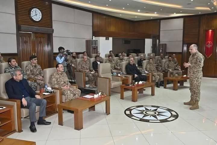 "شریک جرم نہ ہوتے تو مخبری کرتے 
ہمیں خبر ہے لٹیروں کے ہر ٹھکانے کی"

#آپریشن_کا_سہولتکار_گنڈاپور