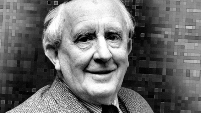 "Desleal es aquel que desaparece cuando el camino es oscuro".

- J.R.R. Tolkien