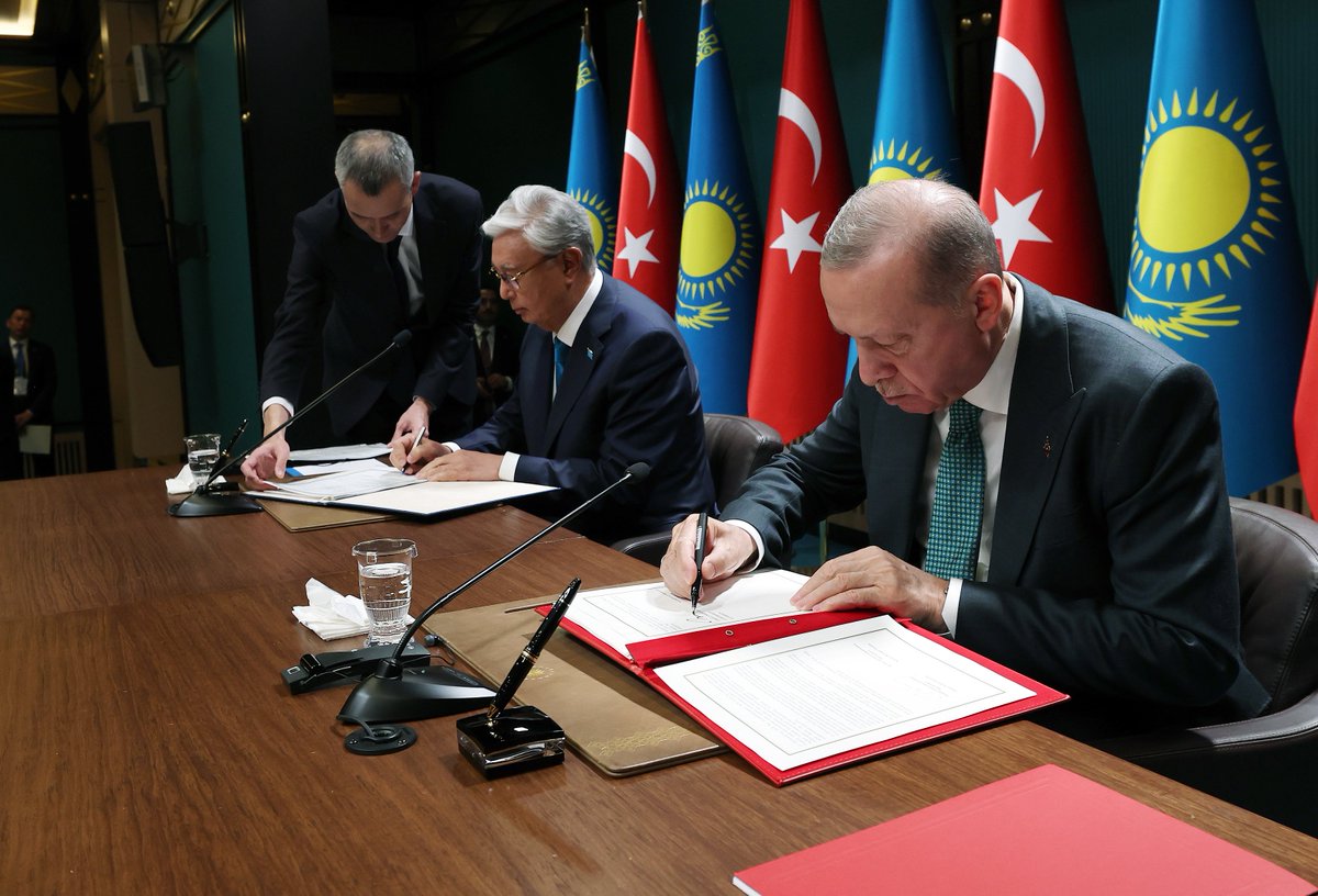 Cumhurbaşkanımız Sayın <a href="/RTErdogan/">Recep Tayyip Erdoğan</a> ve Kazakistan Cumhurbaşkanı Sayın Kasım Cömert Tokayev’in başkanlığında, Türkiye-Kazakistan ilişkilerini daha da ileriye taşıyacak Yüksek Düzeyli Stratejik Konsey’in Beşinci Toplantısı’nı gerçekleştirdik.

Tarım, ticaret, enerji ve sanayi gibi