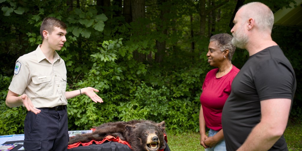 Did you know Charleston Lake offers daily Discovery programs all summer long?

Here are 3 reasons you should check out our Discovery programs:
🌞 Fun for all ages!
🌞 Discover something new about Charleston Lake!
🌞 Free with park admission!