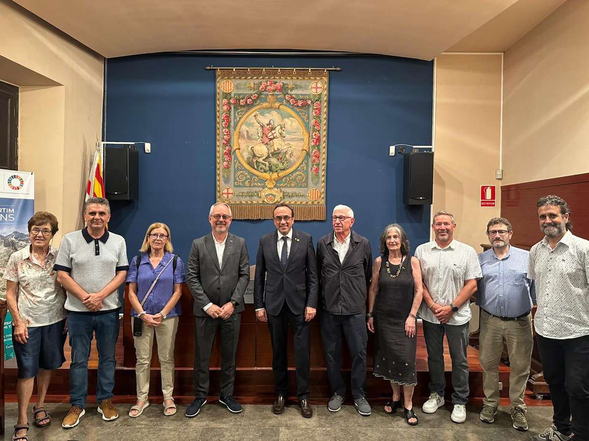 CEC_cat's tweet image. El Molt Hble. Sr. @joseprull, president del @parlamentcat, s'ha reunit amb la Junta Directiva del #CEC per conèixer els projectes de l'entitat (#excursionisme, #natura, #patrimoni i #cultura) i la commemoració del 150è aniversari.

Un reconeixement a la nostra tasca amb el país!