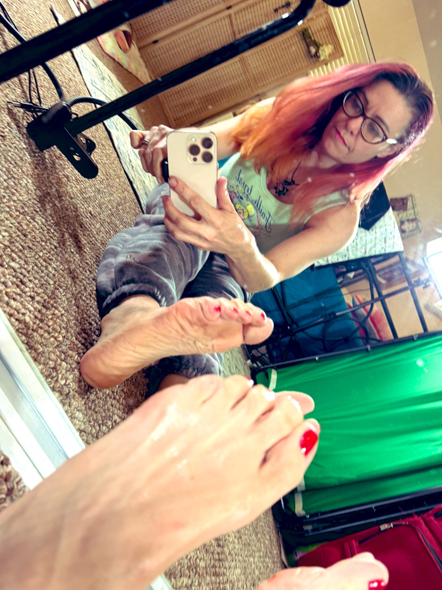 Random accidental shot. There’s my wrinkly soles though. https://t.co/PL1fdiZsDa