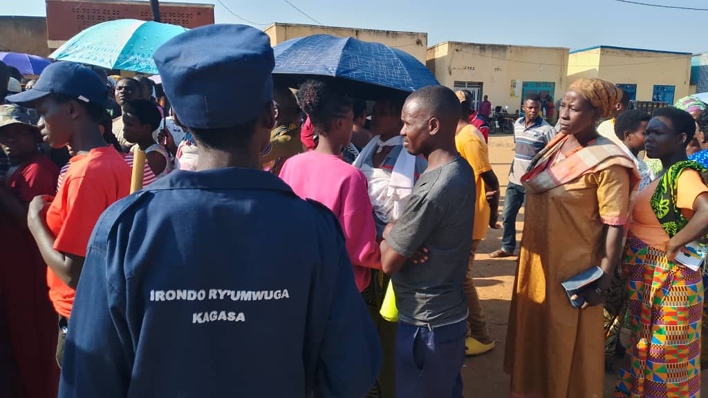 GashoraYouthCouncil (@gashoranyc) on Twitter photo Mu murenge wa #Gashora
Urubyiruko twifatanyije n'abaturage mu nteko rusange aho urubyiruko rwashishikarijwe kwirinda ibiyobyabwenge, kwirinda ingeso mbi, kwitabira gahunda y'intore mu Biruhuko n'ibindi.
<a href="/bugeserayouth/">๐๐๐ด๐ฒ๐๐ฒ๐ฟ๐ฎ ๐ฌ๐ผ๐๐๐ต ๐๐ผ๐๐ป๐ฐ๐ถ๐น</a>
<a href="/BugeseraDistr/">Bugesera District</a> Mu murenge wa #Gashora
Urubyiruko twifatanyije n'abaturage mu nteko rusange aho urubyiruko rwashishikarijwe kwirinda ibiyobyabwenge, kwirinda ingeso mbi, kwitabira gahunda y'intore mu Biruhuko n'ibindi.
<a href="/bugeserayouth/">๐๐๐ด๐ฒ๐๐ฒ๐ฟ๐ฎ ๐ฌ๐ผ๐๐๐ต ๐๐ผ๐๐ป๐ฐ๐ถ๐น</a>
<a href="/BugeseraDistr/">Bugesera District</a>