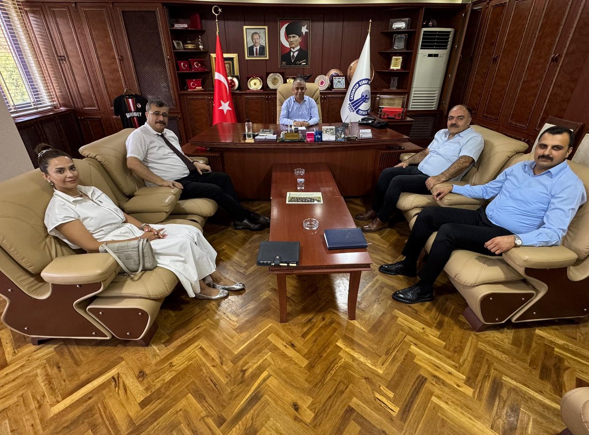 Denetimli Serbestlik Müdürümüz Erol Acar, kurum psikoloğu  Mine Yetiştirici ve infaz koruma memuru Eren Dilek’i, yönetim kurulu üyemiz Emin Özlü ile birlikte Esnaf ve Sanatkârlar Odaları Birliğimizde misafir ettik.

 Ziyarette; denetimli serbestlik tedbiri altında bulunan