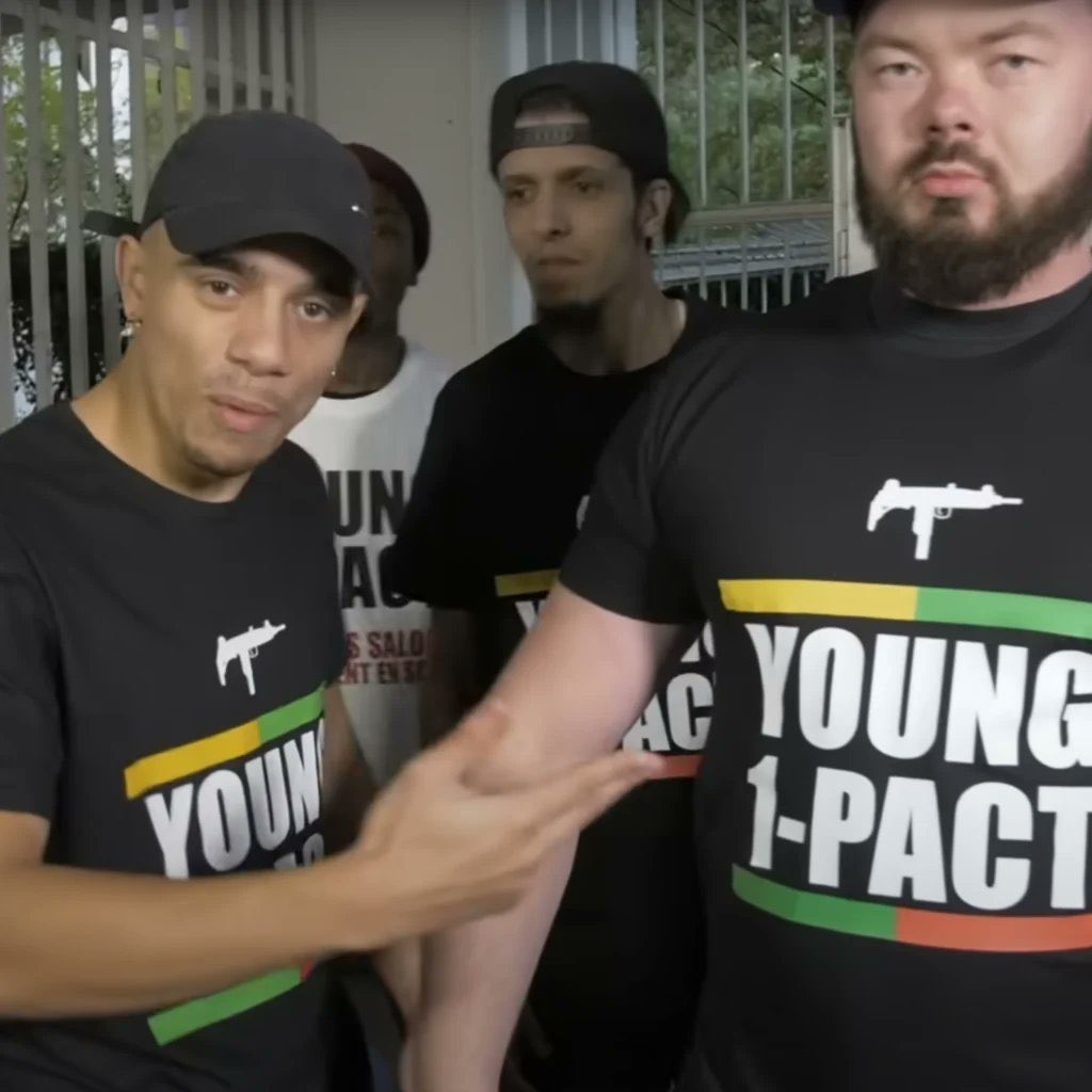 Je viens de voir quelqu’un avec ce t shirt premier degré, je suis explosé 😭😭😭