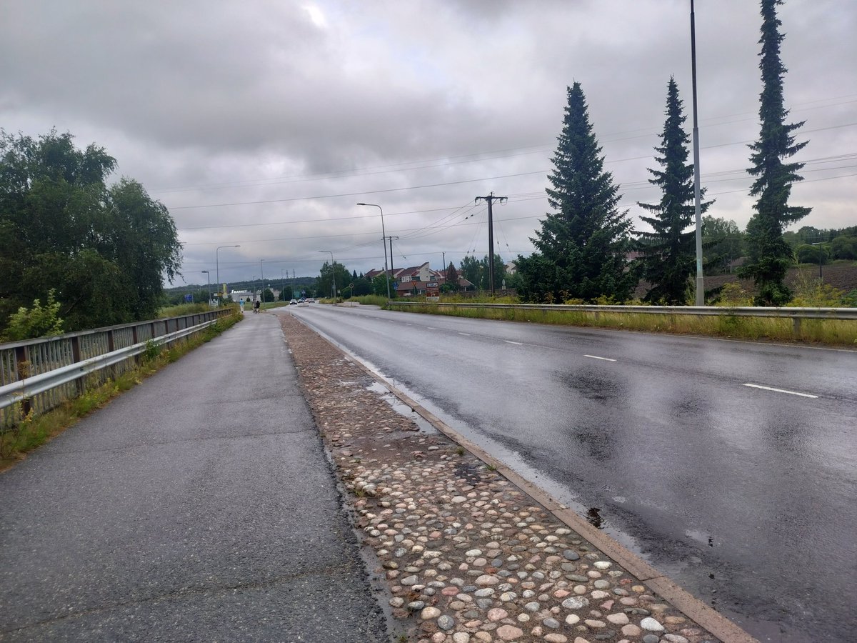 TurkuStreets's tweet photo. Kun Sade hiukan taukosi, lähdettiin Halisiin. Viljapelto ja pientareen kukat tuoksuvat loppukesältä.
#GregoriusIXntie #halinen #everystreetofturku #turku #kissmyturku #crazyhobby https://t.co/BFUoQoJYzp