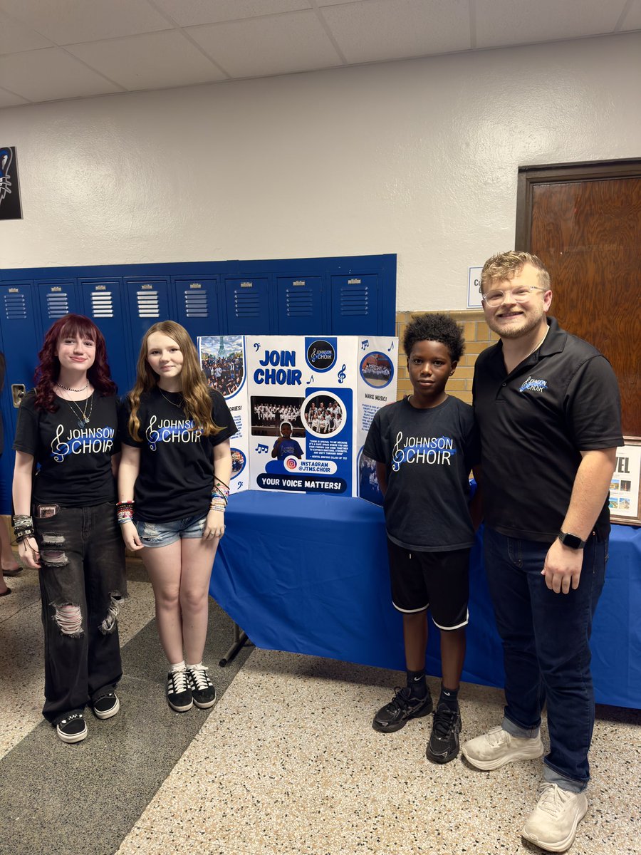 We’re so excited to welcome all of our new students that joined us today at registration! Thank you to 8th graders Izzy Crawford, Trinity Rhorer, and Lapeair Williams for helping in recruiting new students to our choir program!

#RoarJagsRoar #SingJagsSing #YourVoiceMatters