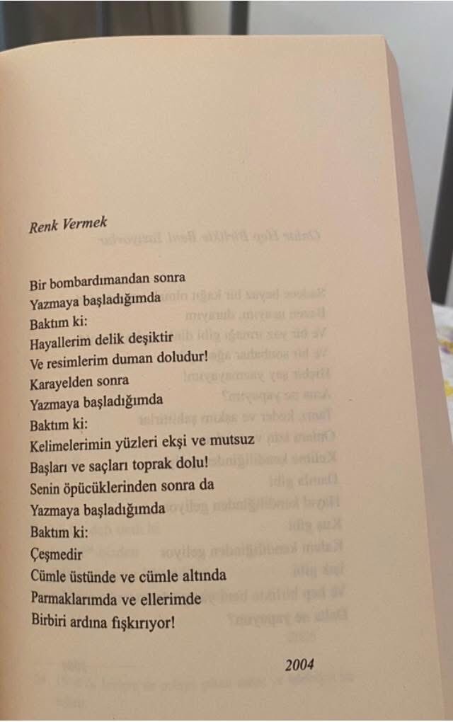 “Şair evrenin merkezine erebilen ruhtur.”

Şêrko Bêkes