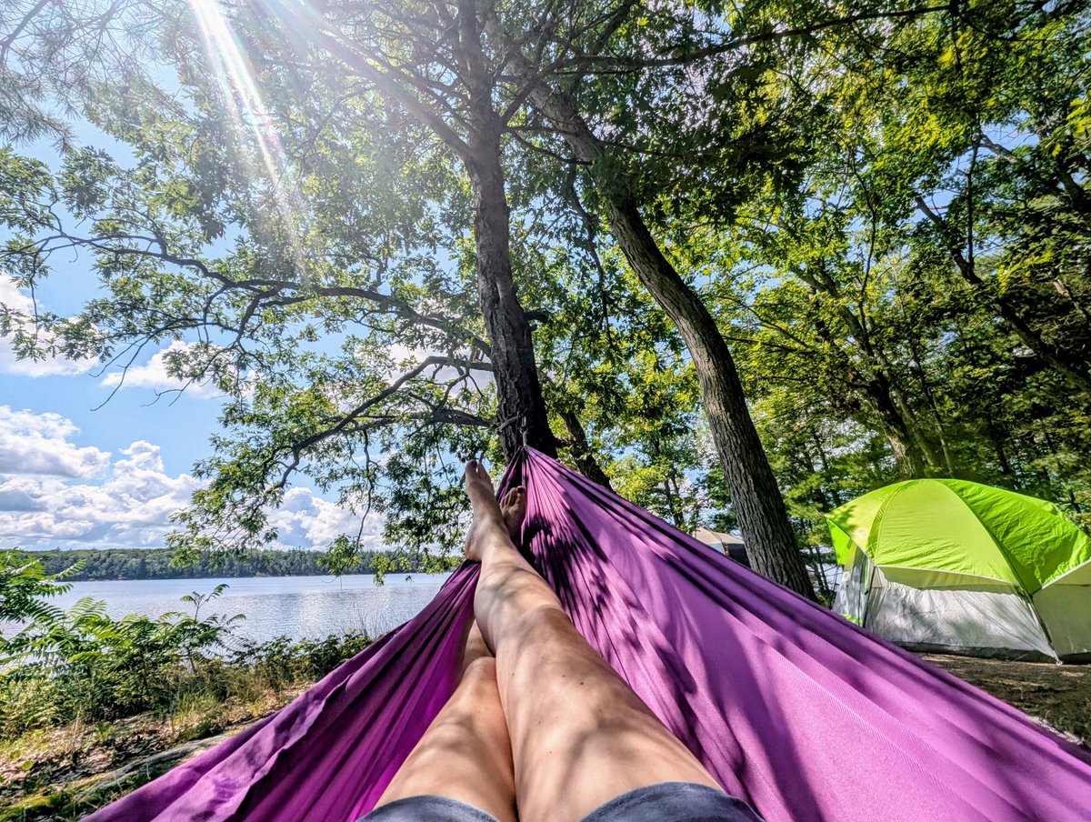 Hammock season is here! 

Before you hang, ditch the nails. 

Wide tree straps or belts work just as well and keep trees healthy. 

Learn how else you can be a considerate camper: blog.ontarioparks.ca/considerate-ca… #ConsiderateCamper
