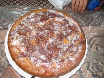 En los túneles de Hamás - no hay hambre ni escasez.

Fotos tomadas en meses recientes dentro de las cocinas de los túneles de Hamás muestran una amplia gama de comida: carne, vegetales frescos, huevos y hasta pasteles de postre.

¿Y en la esquina? Cajas de comida del World Food