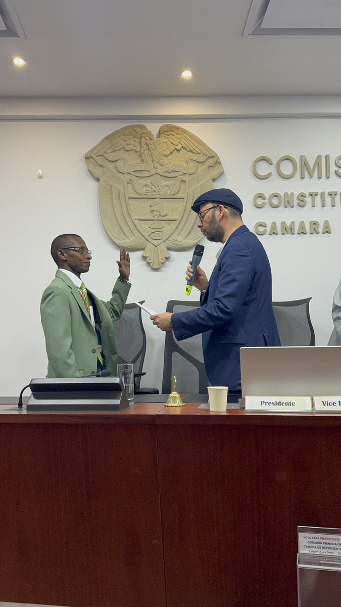 Es para mí un honor informar a la ciudadanía, a las bancadas y a los medios de comunicación que he sido elegido como presidente de la Comisión Primera de la Cámara de Representantes. 

Este es un esfuerzo de la bancada del <a href="/PactoCol/">Pacto Histórico Oficial</a>, de la <a href="/UP_Colombia/">Unión Patriótica</a>, de mi equipo de trabajo y