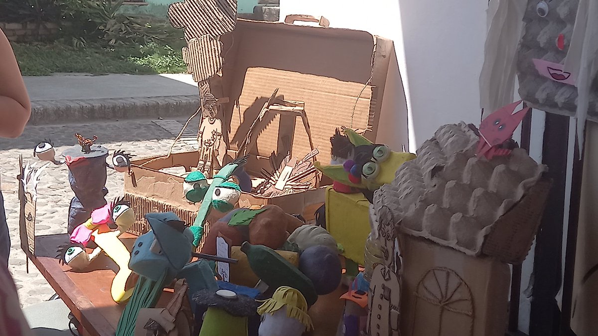 AHS GRANMA (@granmaahs) on Twitter photo 👉 Diversos proyectos comunitarios fueron expuestos en la Feria de Ciencia Consciencia e innovación para la Cultura. Uno de ellos fue el de materiales reciclables de nuestra asociada Nara Virelles Puertas.
<a href="/JackelinePerezV/">Jacqueline Pérez</a>
<a href="/Javierol89/">Daniel Javier Ortiz Leyva</a>
<a href="/AliagaJulietta/">Julietta Aliaga Humara</a>
<a href="/AriannaRrodrig2/">Arianna Rodríguez Guzmán</a> 👉 Diversos proyectos comunitarios fueron expuestos en la Feria de Ciencia Consciencia e innovación para la Cultura. Uno de ellos fue el de materiales reciclables de nuestra asociada Nara Virelles Puertas.
<a href="/JackelinePerezV/">Jacqueline Pérez</a>
<a href="/Javierol89/">Daniel Javier Ortiz Leyva</a>
<a href="/AliagaJulietta/">Julietta Aliaga Humara</a>
<a href="/AriannaRrodrig2/">Arianna Rodríguez Guzmán</a>