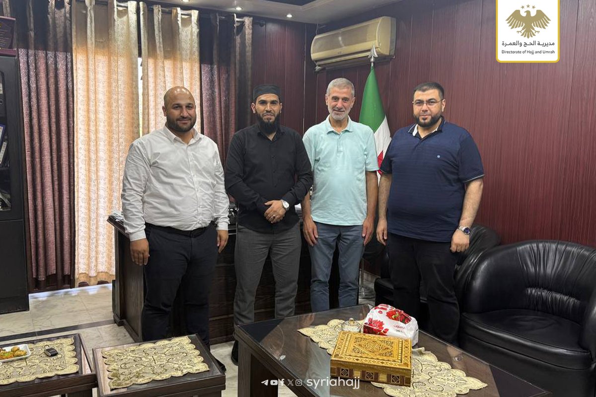 ضمن سلسلة الزيارات الهادفة إلى تسهيل الإجراءات والعمليات على الحجاج السوريين ،قام مدير الحج والعمرة والوفد المرافق له بزيارة إلى مديرية أوقاف محافظة حمص.

تم خلال اللقاء بحث سبل التعاون المشترك بين الجانبين لتيسير الخدمات والإجراءات المتعلقة بالحجاج السوريين في المحافظة، والعمل