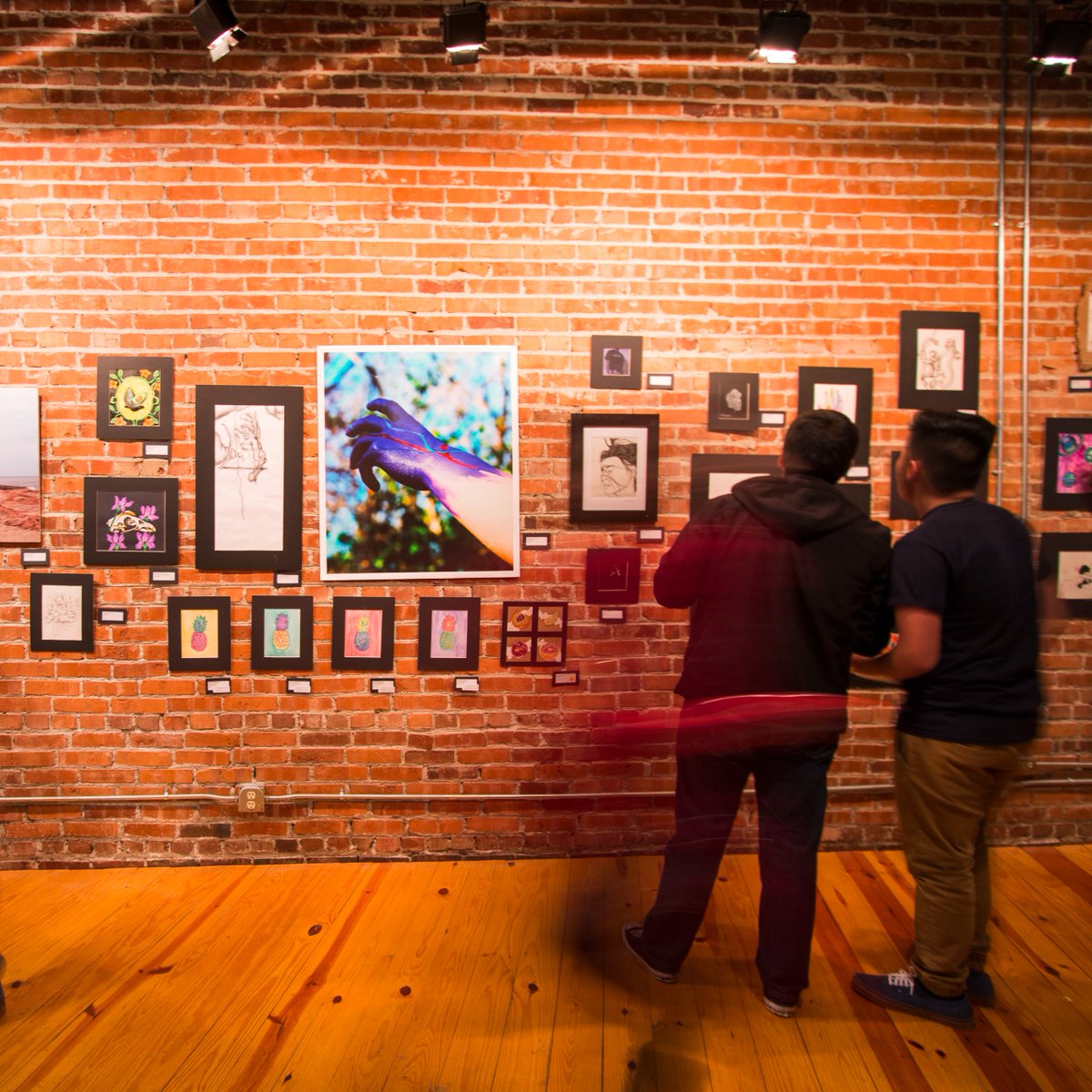 DowntownWichita's tweet image. Explore gallery openings, pop-up markets, live music and more at unique venues across downtown and beyond. #FirstFridayICT has something for everyone!

🗓️ This Friday, August 1 throughout #DowntownWichita.
🔗 FirstFridayICT.org