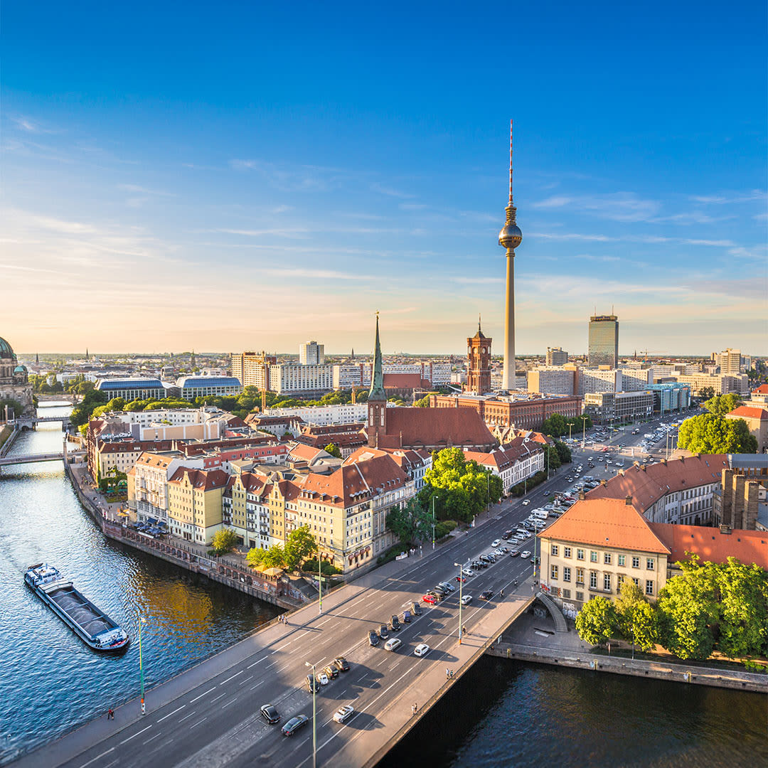 Berlin blends history, art, and culture like nowhere else! With its 150+ museums, iconic landmarks like the East Side Gallery, and a thriving food scene, Berlin is a must-see. Let’s plan your perfect trip!