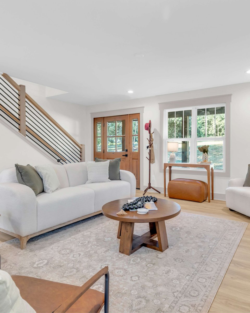 BHHSCDanJoyner's tweet image. 🏡 Your Private Oasis! 🏡 This rare, completely remodeled home sits on 4.81 acres in #EasleySC. Don't miss this perfect blend of serenity and convenience!

🔗 ow.ly/THQm50WweJ6

Presented by: Karen Binnarr, REALTOR® with BHHS C Dan Joyner

#DreamHome #CDJFeelsLikeHome