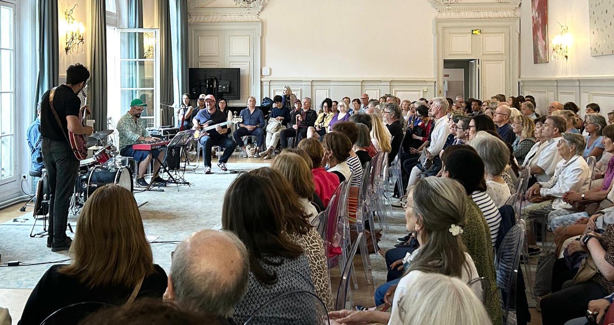 Mairie du 9e Paris (@mairie9paris) on Twitter photo 🎶Tout l’été, le festival Neuvième en scène met à l’honneur les pratiques amateurs sous toutes leurs formes. Aujourd’hui: la chorale La Maréchante et le groupe de jazz Quartet of Boom. Succès et public au rdv!
👉Le programme présenté ce jour par <a href="/dburkli/">Delphine Bürkli</a>: mairie09.paris.fr/pages/9e-en-sc… 🎶Tout l’été, le festival Neuvième en scène met à l’honneur les pratiques amateurs sous toutes leurs formes. Aujourd’hui: la chorale La Maréchante et le groupe de jazz Quartet of Boom. Succès et public au rdv!
👉Le programme présenté ce jour par <a href="/dburkli/">Delphine Bürkli</a>: mairie09.paris.fr/pages/9e-en-sc…