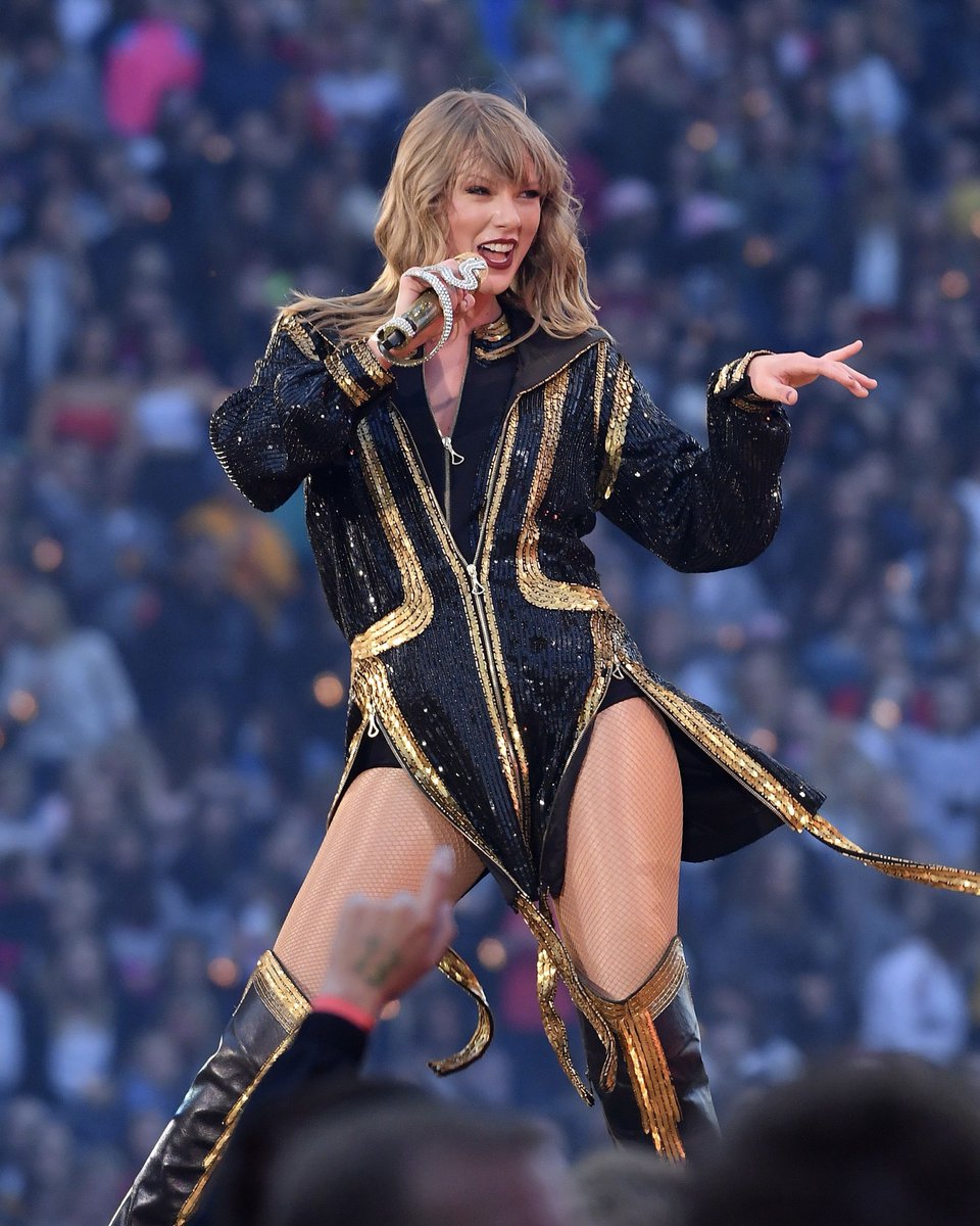 hourlyswift's tweet image. 