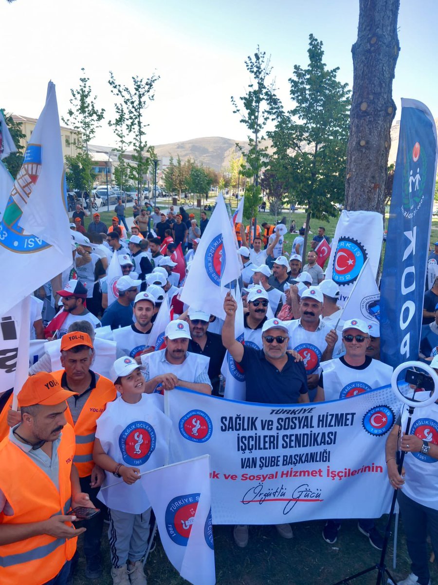 TanerTuci's tweet photo. Bu nasıl düzen?

Üreten biziz, aç kalan biz!!!

Hükümetİşçiyi Bitirdi https://t.co/jb40edBDQa