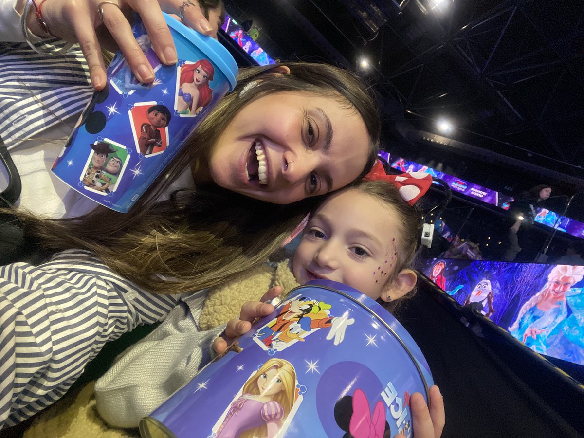 martumancy's tweet photo. #Disneyonice https://t.co/yuQAetHaoN