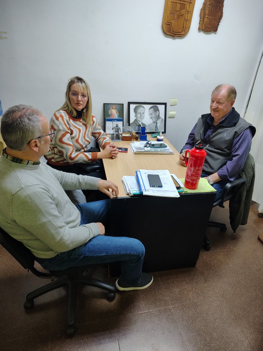 LuisCapaia's tweet photo. Recibimos la visita de la intendente de Santo Pipó, Claudia Acuña, y del dir. de Coordinación de Políticas Educativas del CGE, Prof. Dante Genesini, con el objetivo de seguir fortaleciendo los vínculos institucionales y nuevas estrategias que mejoren la calidad educativa🤝. https://t.co/FlcWdpMAlq