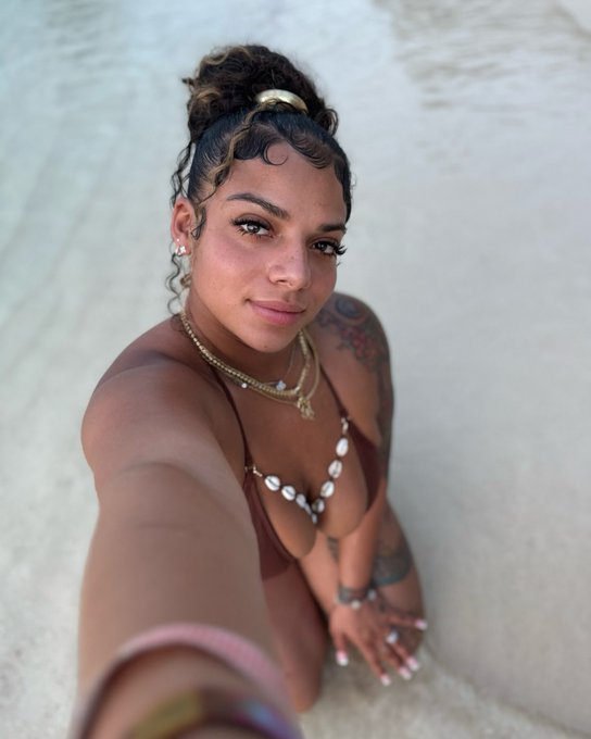 Watch kkvsh's leaked NSFW photo on TwXstars