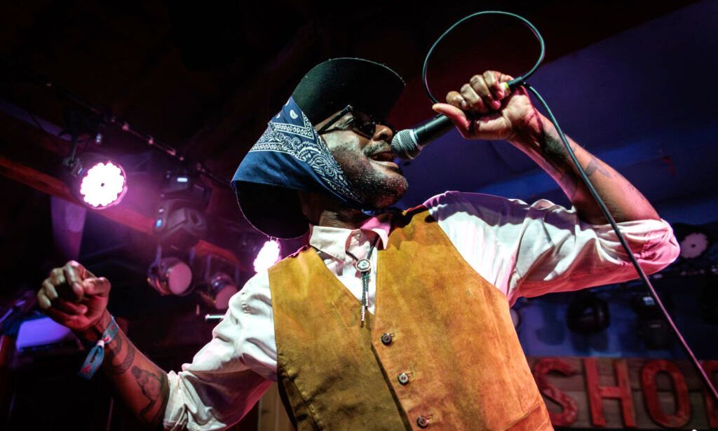 halifaxbloggers's tweet image. Renowned emcee K-OS hit the Shore Club stage with a swath of hit songs from his extensive catalogue. Trev&apos;s best shots from a memorable night in Hubbards, on HAFILAX:

halifaxbloggers.ca/hafilax/2025/0…

#livemusic #concertphotos #hubbards #novascotia