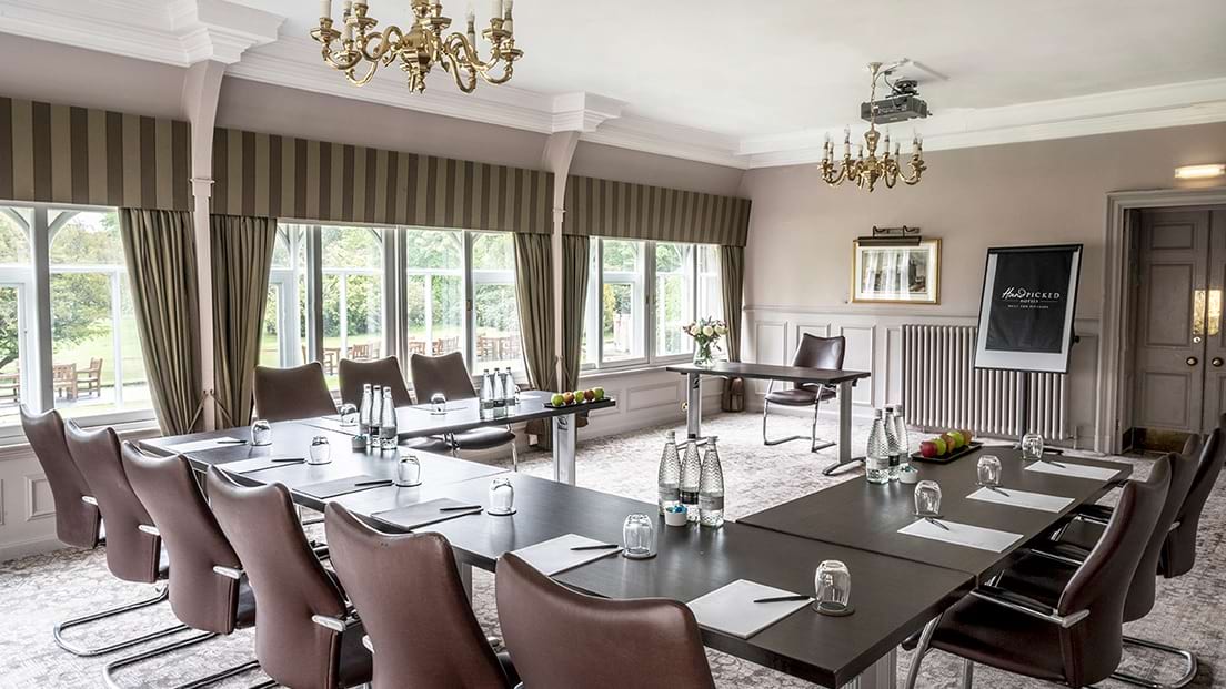 conferencesgrp's tweet photo. 🔄 U-shape layout = built for interaction + clear sightlines.
Great for workshops, planning &amp; client sessions.
📍 https://t.co/ViliYvYb5u
#ulayout #trainingevents #workshops #conferencesUK https://t.co/IoHoRjGn6o