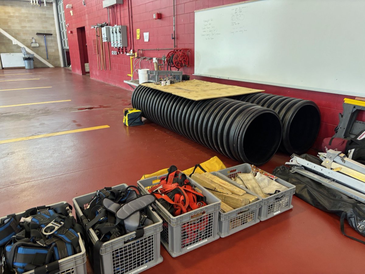 MassDFS's tweet image. #TechRescue Tuesday: The Mass Fire Academy&apos;s Technical Rescue Group recently spent a scorching summer day rehabbing the Confined Space Training Trailer. They cleaned, replaced, &amp;amp; relabeled new &amp;amp; existing tools to support the course curriculum that we deliver across Massachusetts.