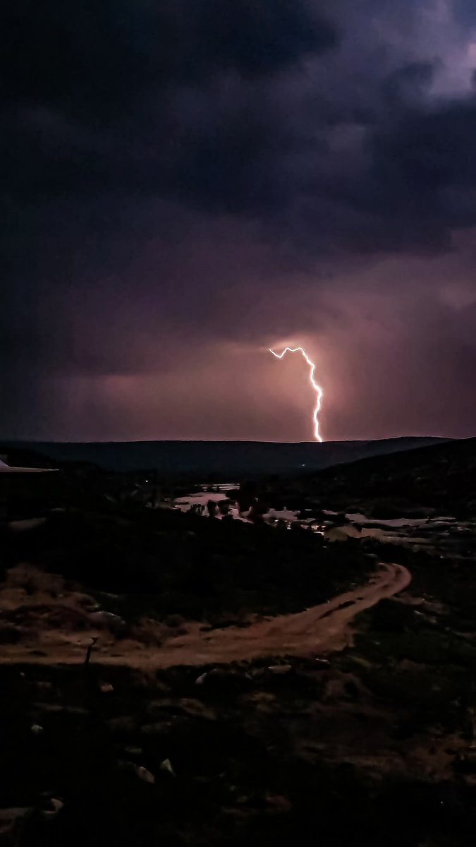 Thunderstorm close to klawer right now[ 19: 00 ], moving towards Citrusdal and to the coast. Few drops here at Trawal currently but the main cell is moving away to the South.📷Stephan Horn <a href="/peoples_weather/">People°s Weather</a> <a href="/SAWeatherServic/">SA Weather Service</a> <a href="/VoxWeatherZa/">Vox Weather</a> <a href="/AgriSA1904/">Agri SA</a> <a href="/landbou/">landbou.com</a> <a href="/maroelamedia/">Maroela Media</a>