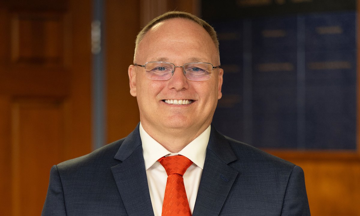 UF at Work (@ufatwork) on Twitter photo The College of Engineering recently appointed Warren Dixon, Ph.D., as interim dean. Dixon brings to this role a distinguished record of leadership, research excellence and service to the engineering community.
Visit <a href="/UFWertheim/">UF Engineering</a>'s website to learn more 👇
eng.ufl.edu/news/stories/c… The College of Engineering recently appointed Warren Dixon, Ph.D., as interim dean. Dixon brings to this role a distinguished record of leadership, research excellence and service to the engineering community.
Visit <a href="/UFWertheim/">UF Engineering</a>'s website to learn more 👇
eng.ufl.edu/news/stories/c…