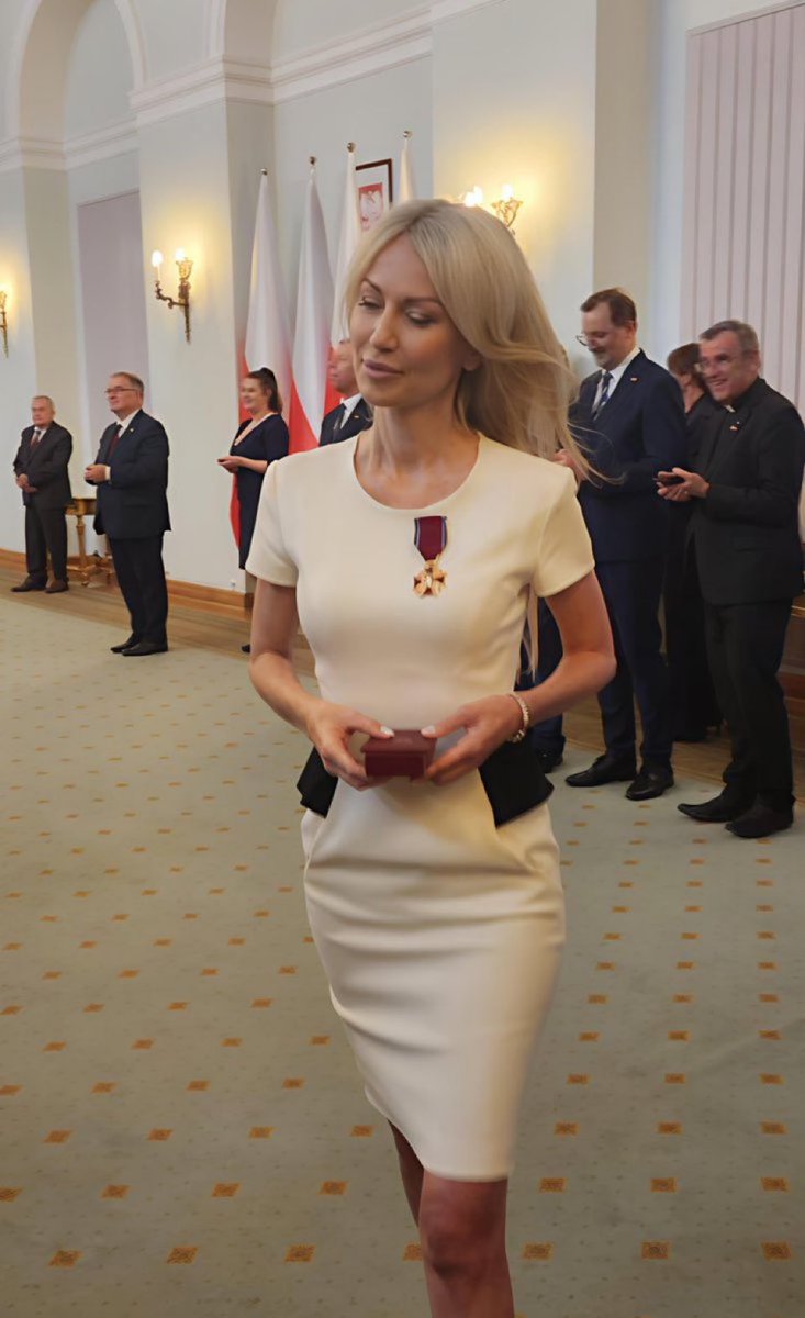 Ta to chyba te krzyż dostała za dogadzanie Jakimowiczowi.
