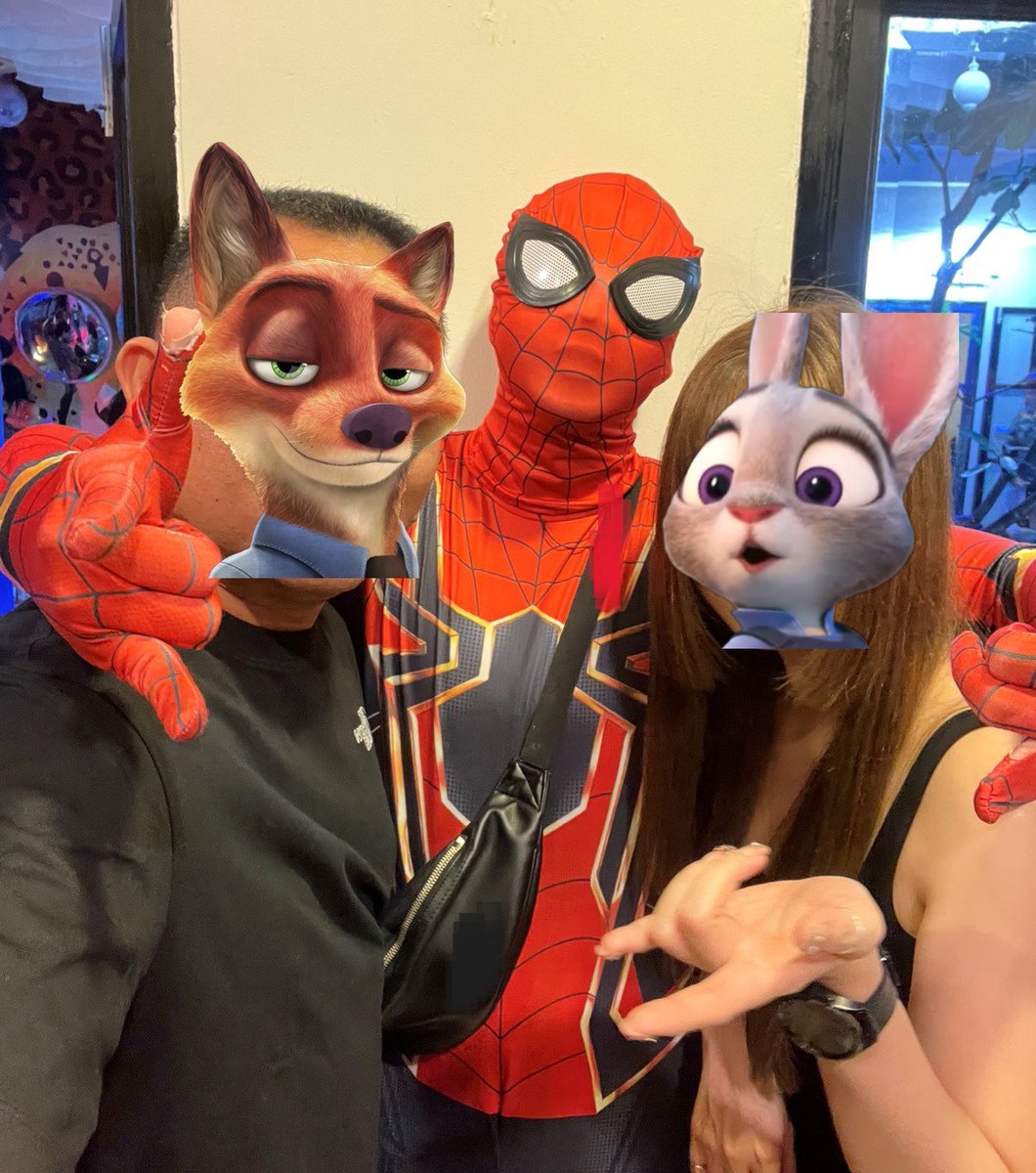 Sex life party " Zootopia" รอบนี้ ผมได้รับเชิญให้เป็นผู้ถือไฟ led ในโชว์สุด special ในงานด้วยนะ  จนหลายๆ คนต้องอิจฉาผมเลยแหล่ะ  ขอบคุณ <a href="/Global_swg/">พี่โก้ global_swg</a> ที่ไว้วางใจผมนะครับ

และคู่เรายังได้เจอ Peter parker <a href="/swing_STS/">Swing STS</a>   จนต้องขอถ่ายรูปคู่ด้วยเลย
#sexlifeparty #Zootopia #PLF