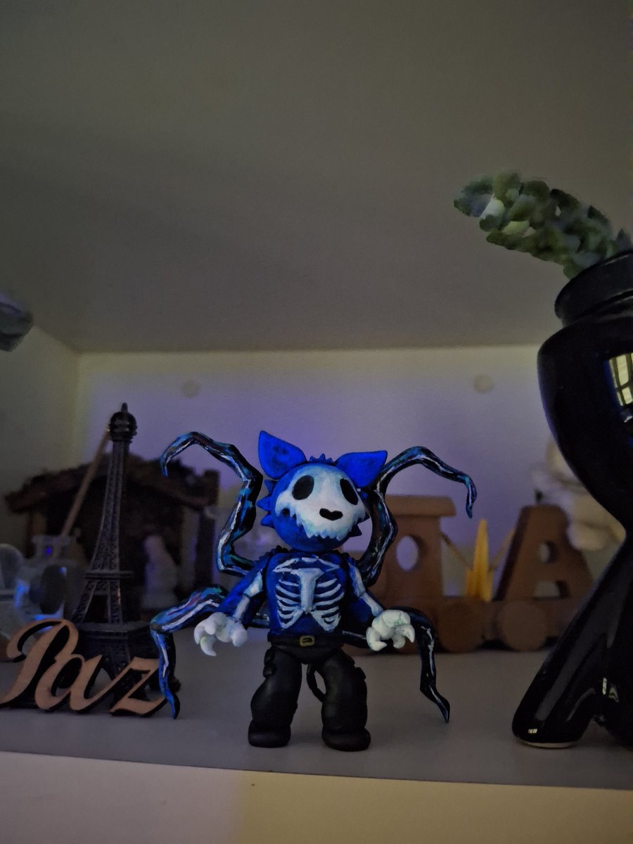 Sparky figure 

So the paint didn't work and he doesn't really glow in the dark :(

#Piggy #RobloxPiggy