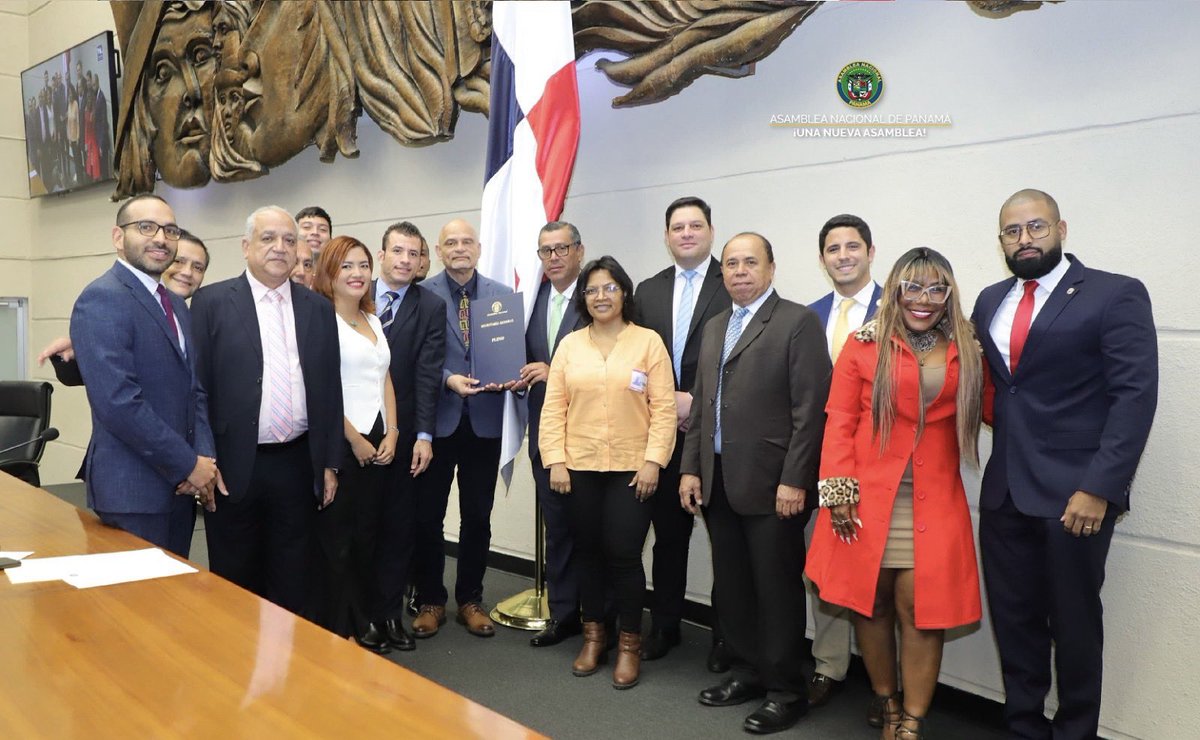 Los expresidentes del Colegio Nacional de Abogados hacemos un llamado al Presidente José Raúl Mulino para que no sancione la ley que flexibiliza aún más los requisitos para ejercer la abogacía en Panamá.