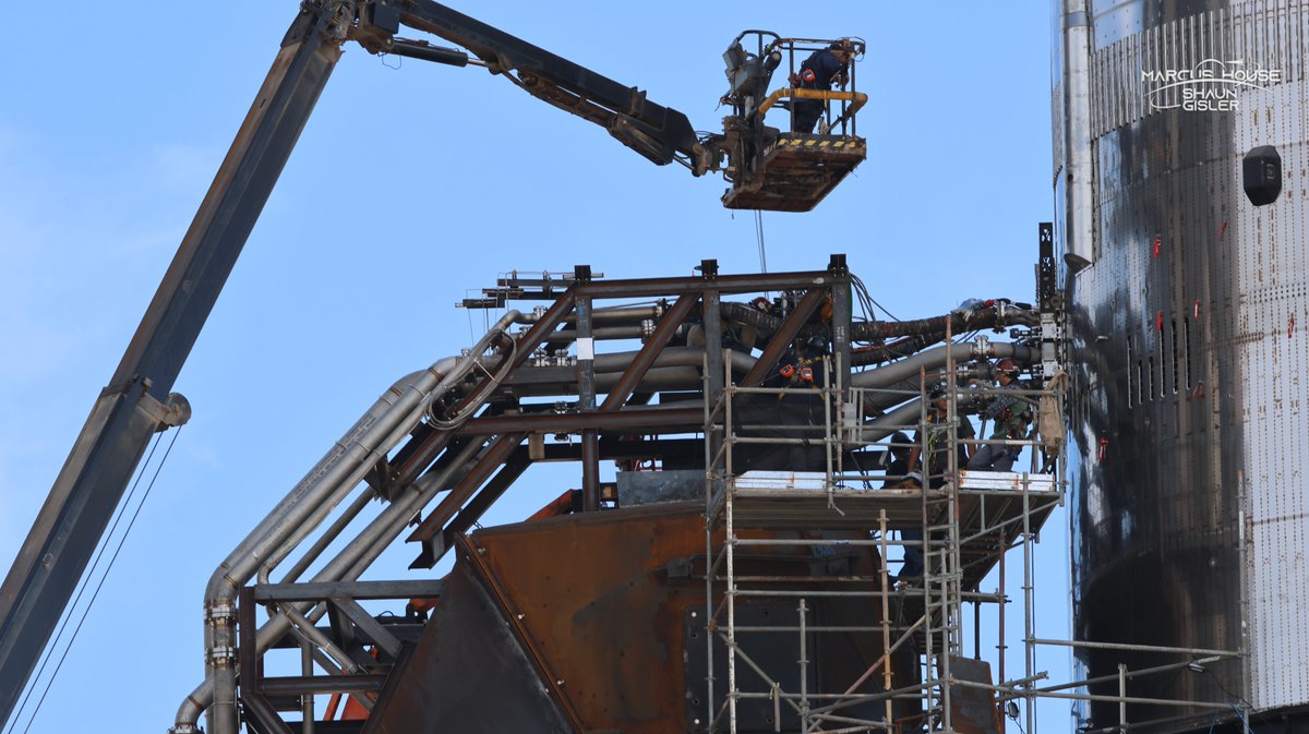 MarcusHouse's tweet image. Hooking up Starship on Pad 1 for Static Fire. 😍
🔥🔥🔥🔥🔥🔥