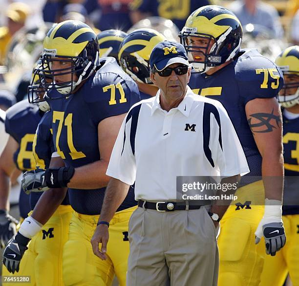 🥳 Happy birthday to Lloyd Carr! 

🎂 On this date in 1945.... 
   
    Lloyd Henry Carr Jr. was born in Hawkins County, Tennessee.  
   
〽️ 1980 – 1986
Defensive Backs Coach
〽️ 1987 – 1990
Defensive Coordinator
〽️ 1990 – 1994
Defensive Coordinator/Assistant Head Coach
〽️ 1995 –