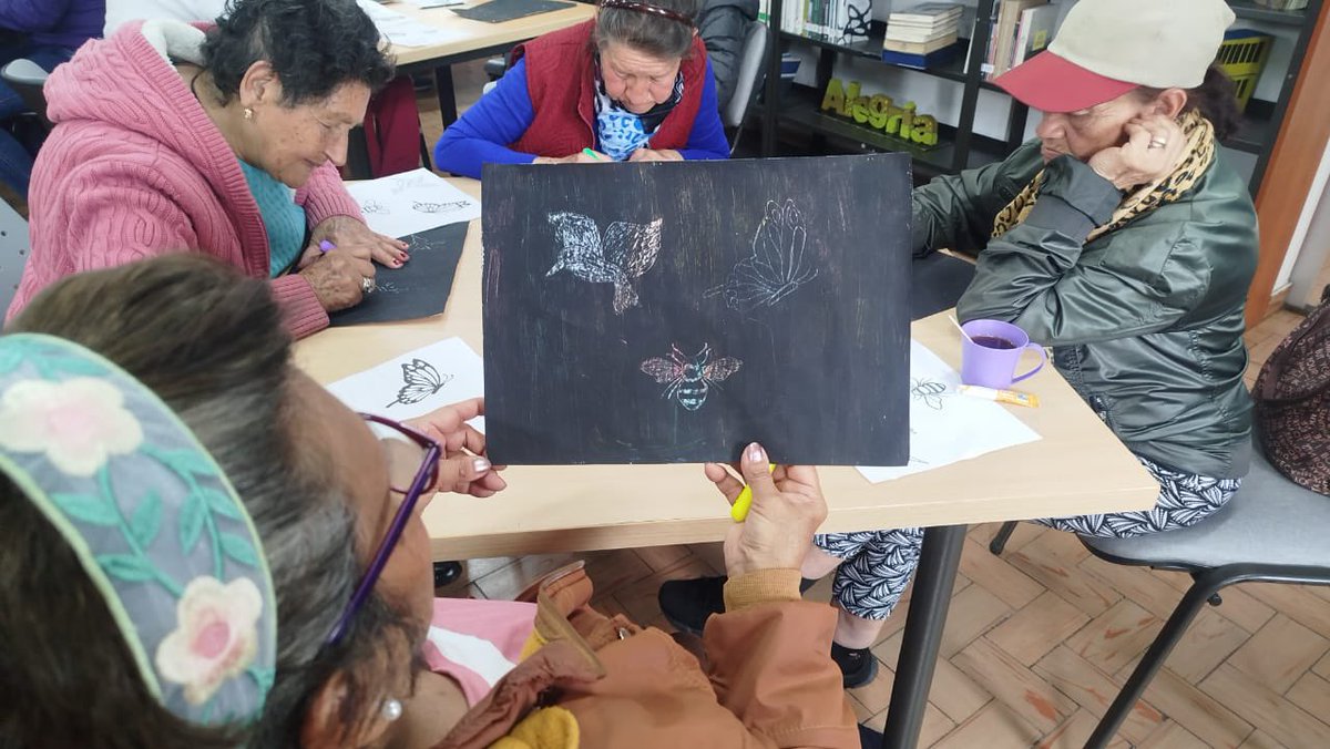BibloRedBogota's tweet photo. Hoy en la Biblioteca Pública La Peña exploramos el mundo con los sentidos hasta dejarnos sorprender. Entre colores, esgrafiados y la magia de García Márquez, descubrimos que el arte y la imaginación abren caminos inesperados. 🎨📚✨ https://t.co/NtGmCo9xQ7