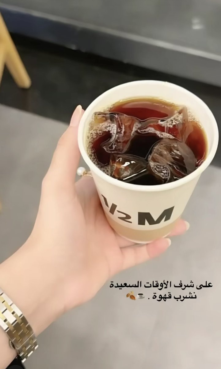 إمرآة مثلي مقتبسة من الورد قلباً وقالباً .

 #كاريزما19