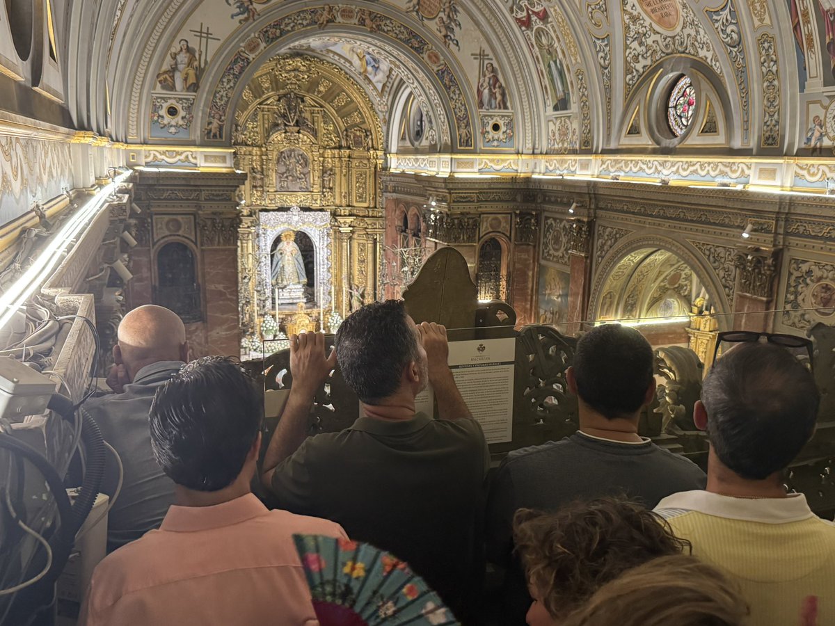 🔴 URGENTE: Según los hermanos, la votación de la restauración de la Macarena se está haciendo sin control ni verificación de los hermanos.

➡️ Se han dispuesto urnas en cada una de las salas, pero no se les está identificando a los hermanos que están votando.

📲 #TDSCofrade