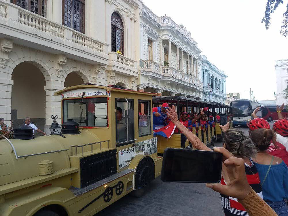 Milaxy Yanet Sánchez Armas (@milaxya) on Twitter photo <a href="/DiazCanelB/">Miguel Díaz-Canel Bermúdez</a> <a href="/Colina_CTCuba/">Miguel Colina</a> <a href="/DrRobertoMOjeda/">Dr. Roberto Morales Ojeda</a> <a href="/PartidoPCC/">Partido Comunista de Cuba</a> <a href="/SalvadorValdesM/">SalvadorVM</a> <a href="/SuselyMorfaG/">Susely Morfa González</a> <a href="/anamarianpp/">Ana Mari Machado</a> <a href="/AsambleaCuba/">Asamblea Nacional Cuba</a> <a href="/PresidenciaCuba/">Presidencia Cuba 🇨🇺</a> <a href="/MMarreroCruz/">Manuel Marrero Cruz</a> Los felicito en nombre del Gobierno Provincial del Poder Popular y en el mío propio. Estamos muy orgullosos de nuestros pequeños campeones.
#VillaClaraConTodos 🇨🇺 <a href="/DiazCanelB/">Miguel Díaz-Canel Bermúdez</a> <a href="/Colina_CTCuba/">Miguel Colina</a> <a href="/DrRobertoMOjeda/">Dr. Roberto Morales Ojeda</a> <a href="/PartidoPCC/">Partido Comunista de Cuba</a> <a href="/SalvadorValdesM/">SalvadorVM</a> <a href="/SuselyMorfaG/">Susely Morfa González</a> <a href="/anamarianpp/">Ana Mari Machado</a> <a href="/AsambleaCuba/">Asamblea Nacional Cuba</a> <a href="/PresidenciaCuba/">Presidencia Cuba 🇨🇺</a> <a href="/MMarreroCruz/">Manuel Marrero Cruz</a> Los felicito en nombre del Gobierno Provincial del Poder Popular y en el mío propio. Estamos muy orgullosos de nuestros pequeños campeones.
#VillaClaraConTodos 🇨🇺