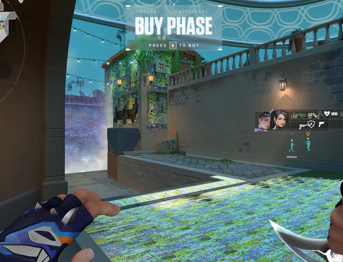 JuuniTV's tweet photo. @penguinVALORANT Textures are glitched and people are invisible except their guns https://t.co/R6WUmVP4Qh