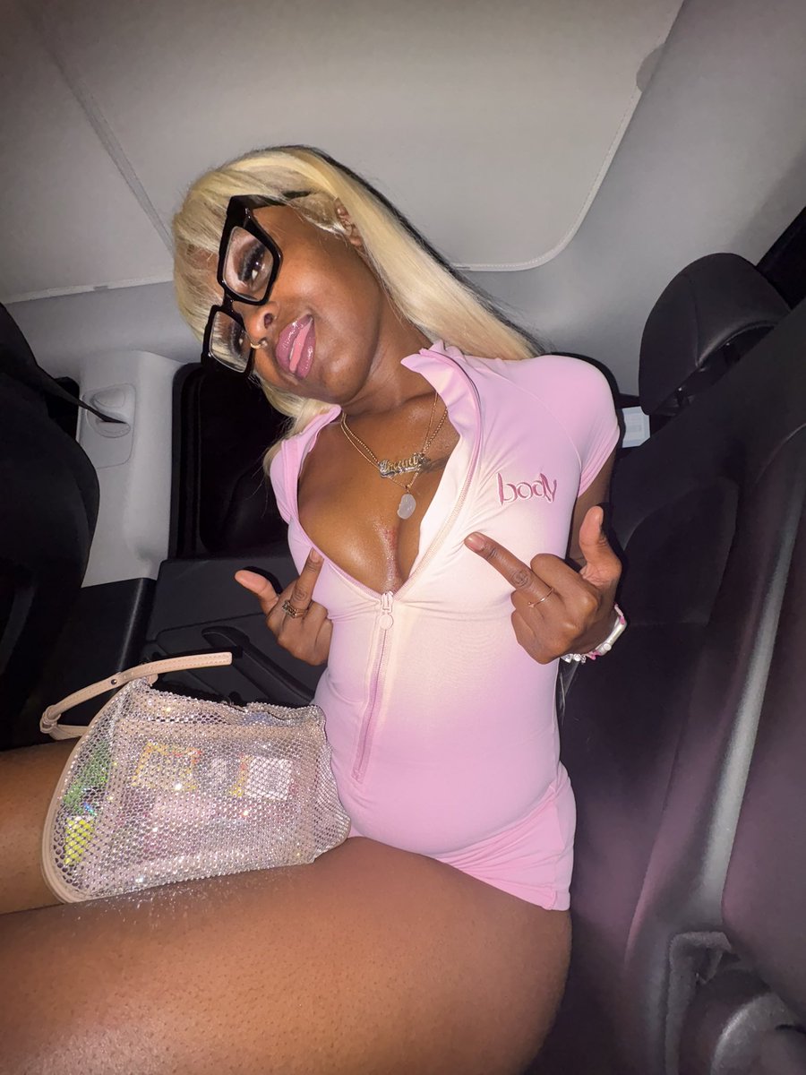 manimulanii's tweet photo. 🏝️ GYAL 
 #explorepage #HeadOverHeels #bbtvi https://t.co/8MIcAvxPWj