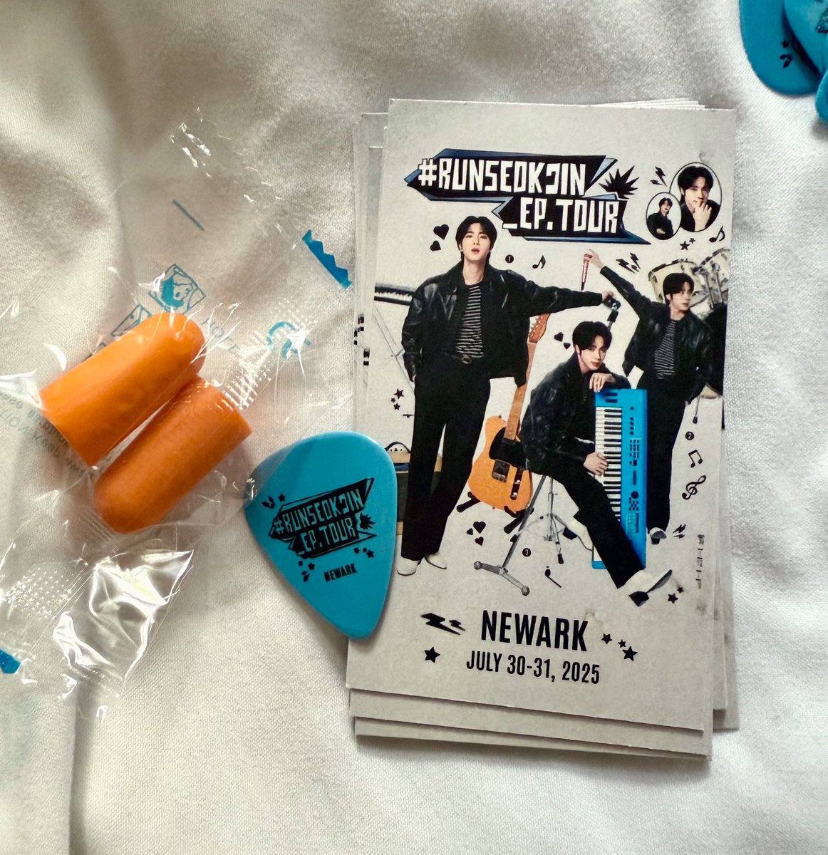 runBTS_5k's tweet photo. You want RockJin you got RockJin! I’ll be handing out your rock concert essentials in Newark both nights! #RUNSEOKJIN_epTOUR https://t.co/BjOzLRnvQR