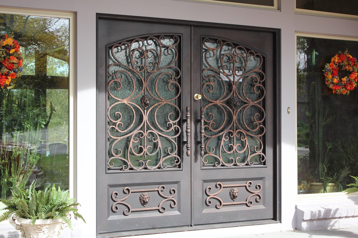 KimJContractor's tweet image. Stunning details that make a bold first impression.
No job is too big or small—we’re here to bring your vision to life with expert craftsmanship. 👷‍♀️

📞 Call us at 806-358-7954
🔗 bit.ly/KimJamisonCont…

#CustomIronwork #EntrywayGoals #WroughtIronDoors #HomeExterior